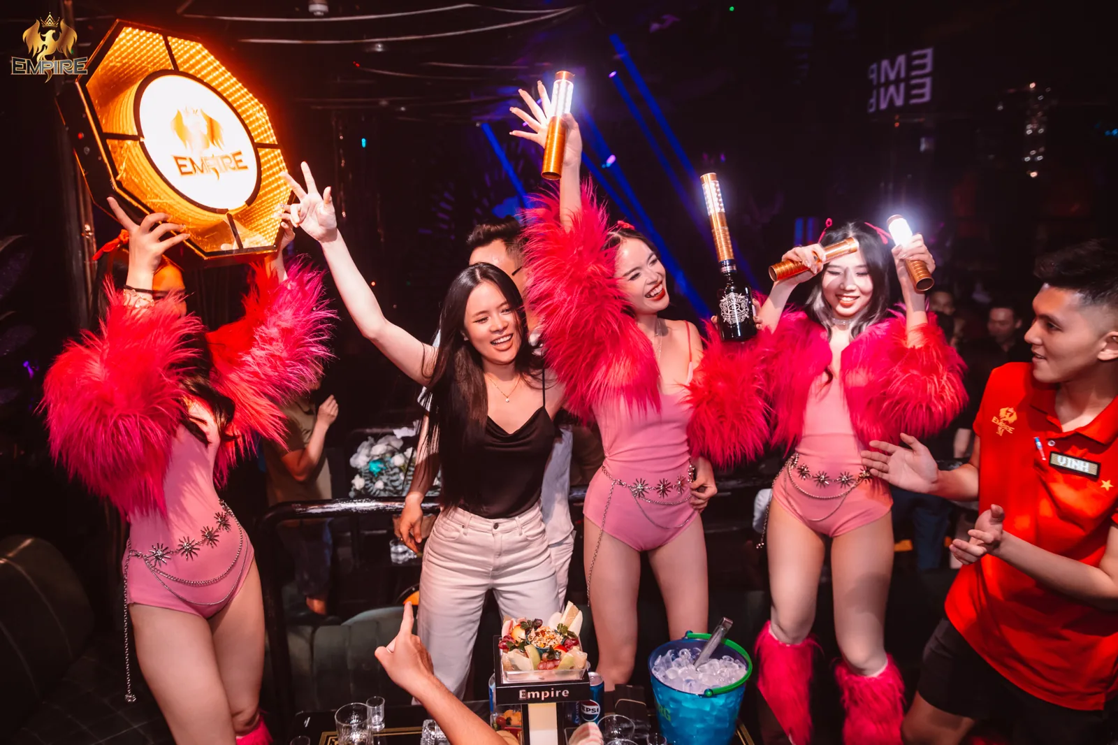 Bottle service tại Empire Club