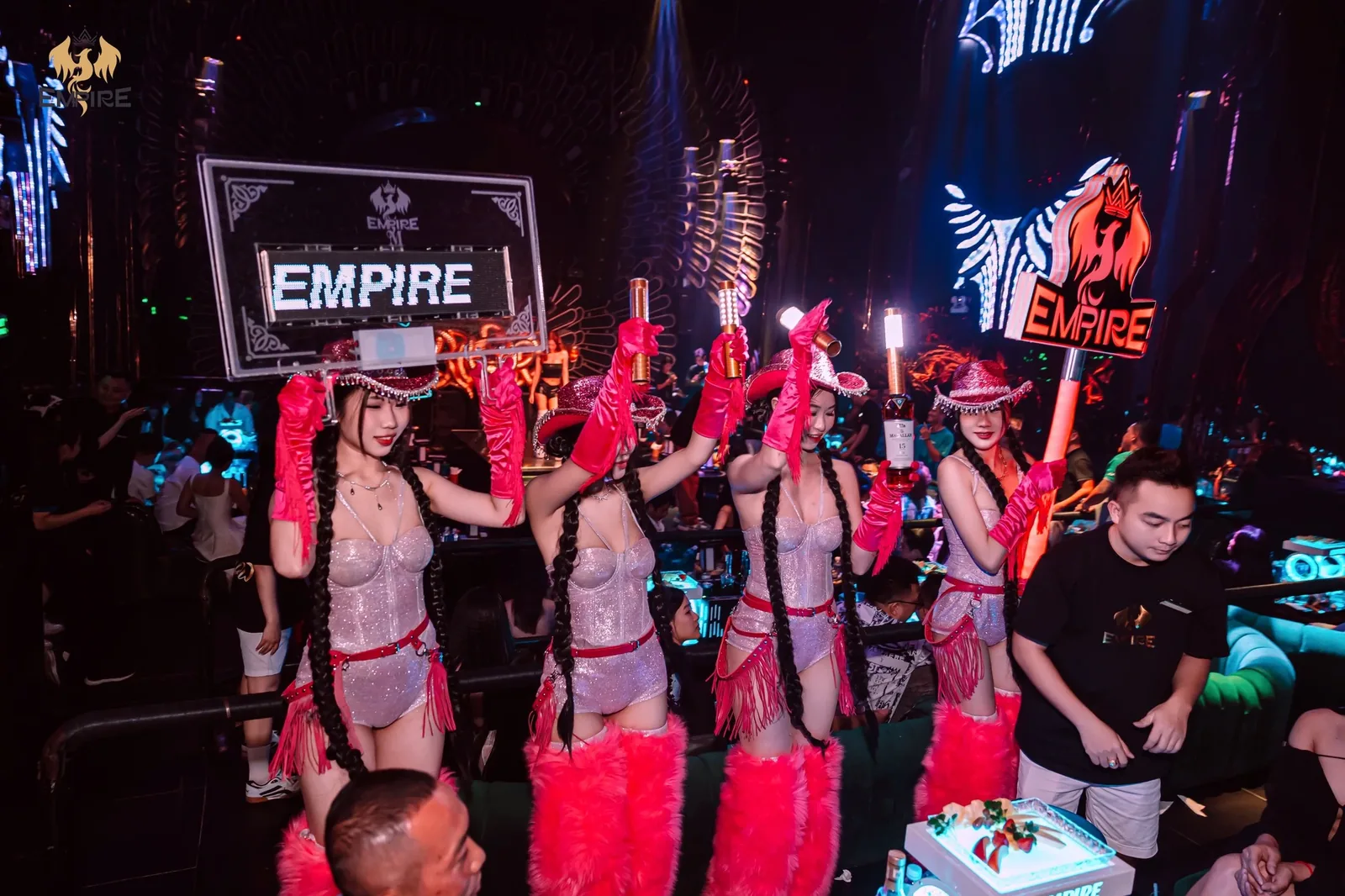 Bottle show Empire Club